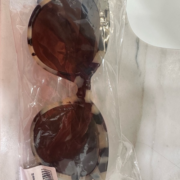 RAEN Brown Cat-Eye Sunglasses Retro-Inspired Design - Picture 2 of 5